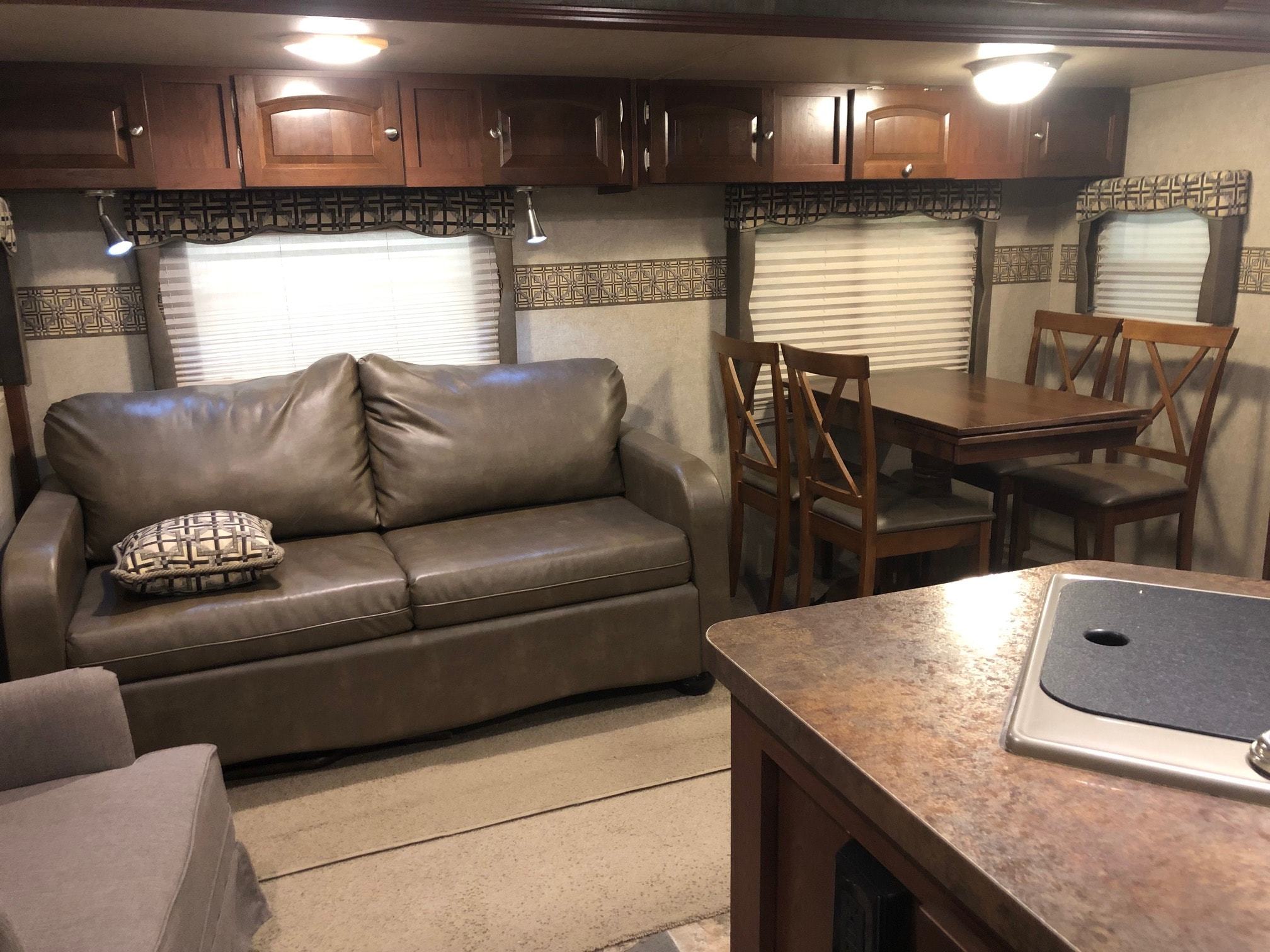 Saskatoon Rv Rental Rockwood 2604s | Sherwood RV Saskatchewan